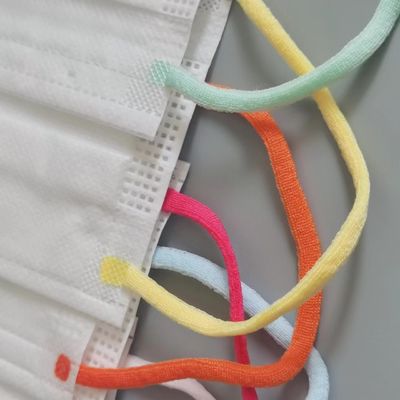 βρόχοι αυτιών 5mm οι επίπεδοι μαλακοί ελαστικοί ενώνουν τα χνουδωτά εξαρτήματα μασκών προσώπου 5mm 6mm